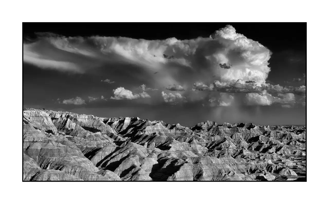 nuances-de-noirs-et-de-blancs/091-echos-du-temps-badlands/en/01-landscape-badlands-dakota-2238-169B