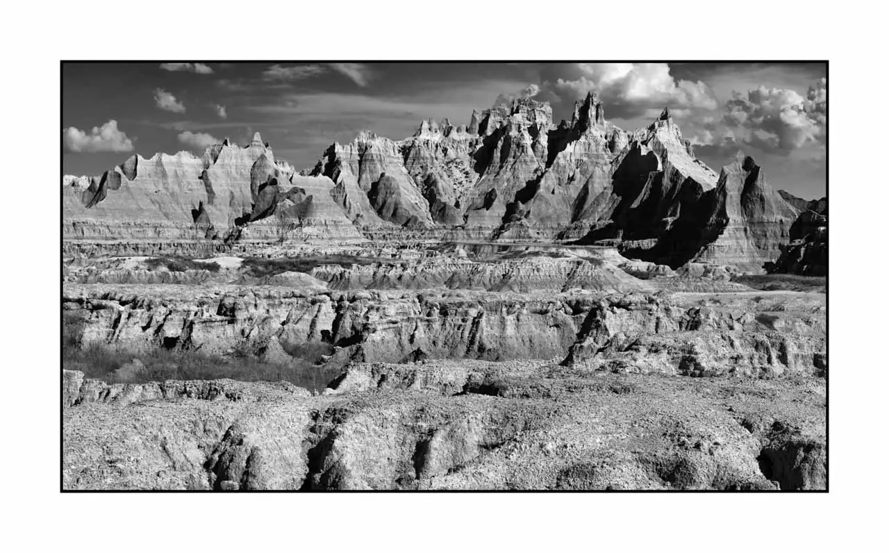 nuances-de-noirs-et-de-blancs/091-echos-du-temps-badlands/en/08-landscape-badlands-dakota-2245-169B