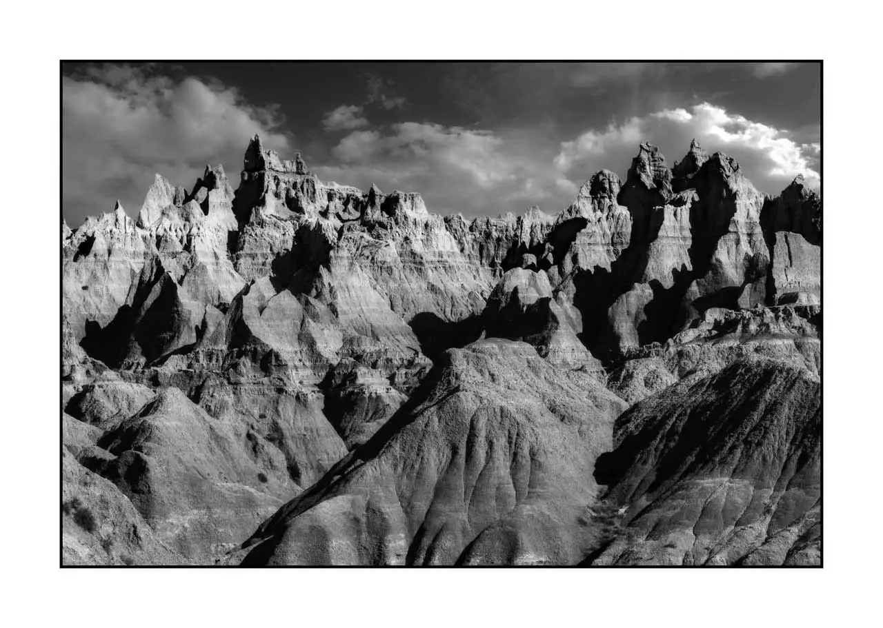 nuances-de-noirs-et-de-blancs/091-echos-du-temps-badlands/fr/05-paysage-badlands-dakota-2242-32B