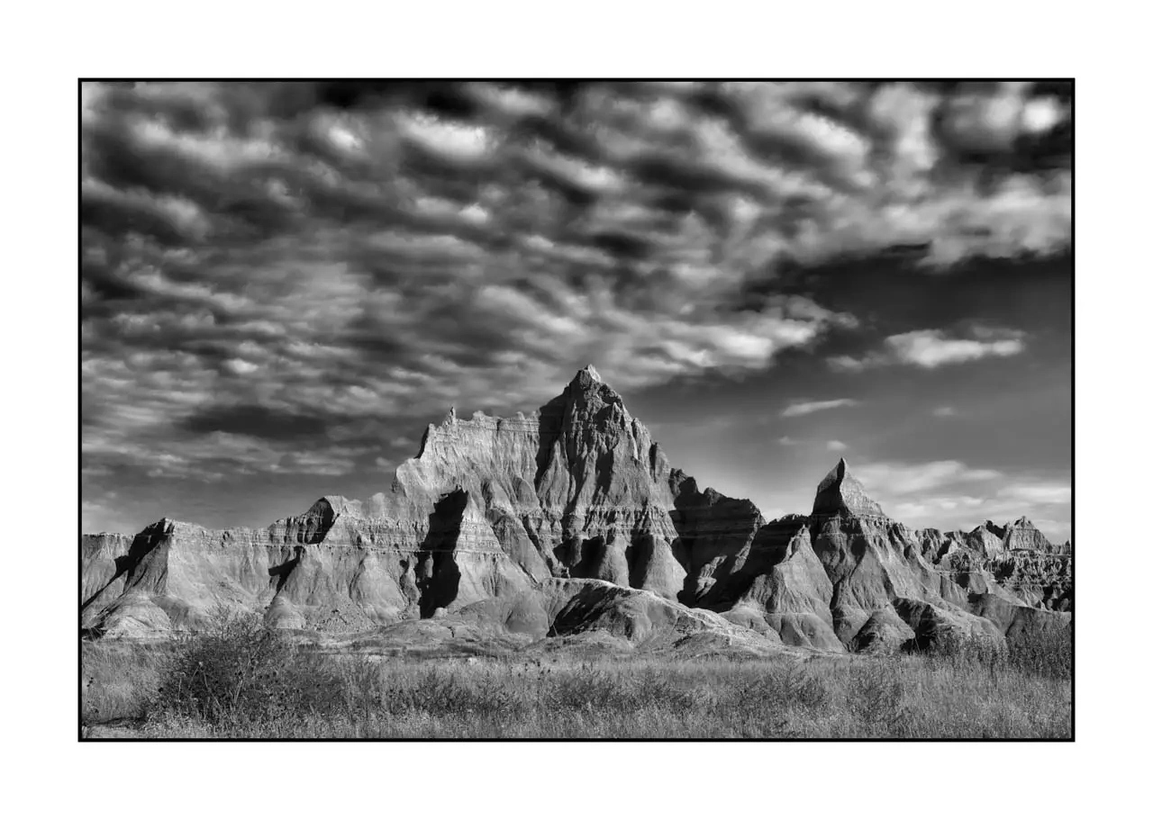 nuances-de-noirs-et-de-blancs/091-echos-du-temps-badlands/fr/06-paysage-badlands-dakota-2243-32B
