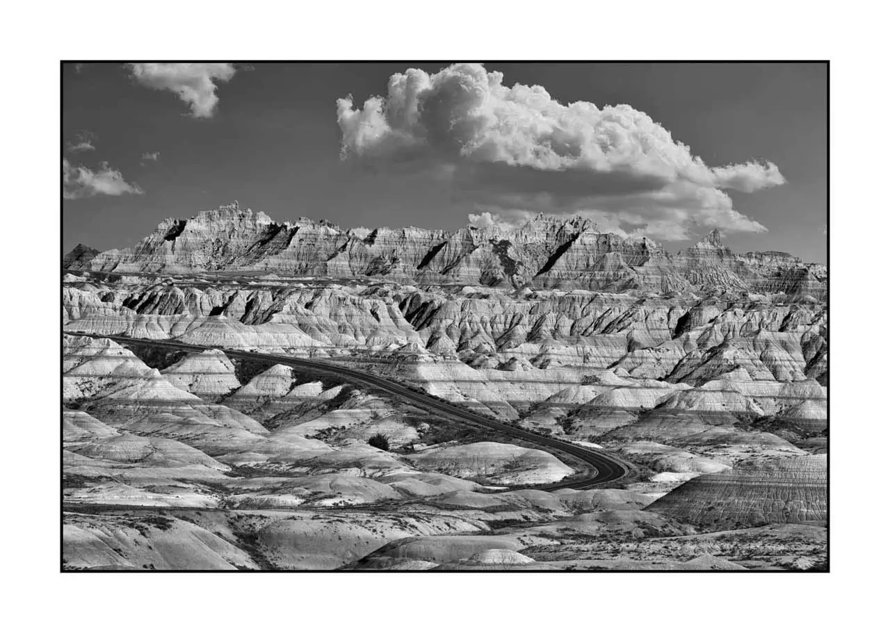 nuances-de-noirs-et-de-blancs/091-echos-du-temps-badlands/fr/09-paysage-badlands-dakota-2246-32B