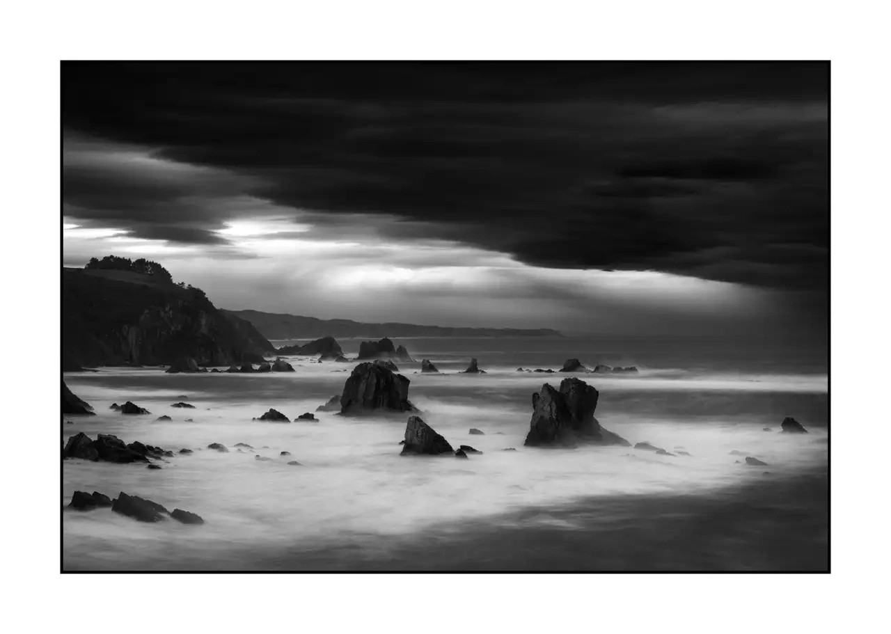 nuances-de-noirs-et-de-blancs/096-murmures-ame-atlantique/edition-limitee/en/03-atlantic-ocean-asturias-spain-2357-32B