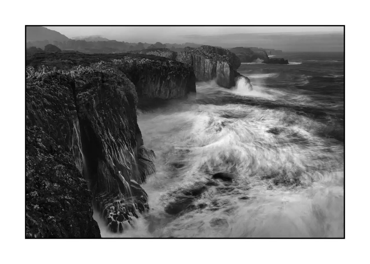 nuances-de-noirs-et-de-blancs/096-murmures-ame-atlantique/edition-limitee/en/04-atlantic-ocean-asturias-spain-2358-32B