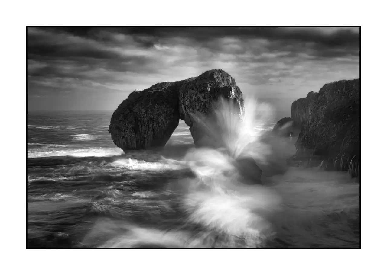 nuances-de-noirs-et-de-blancs/096-murmures-ame-atlantique/edition-limitee/en/05-atlantic-ocean-asturias-spain-2359-32B