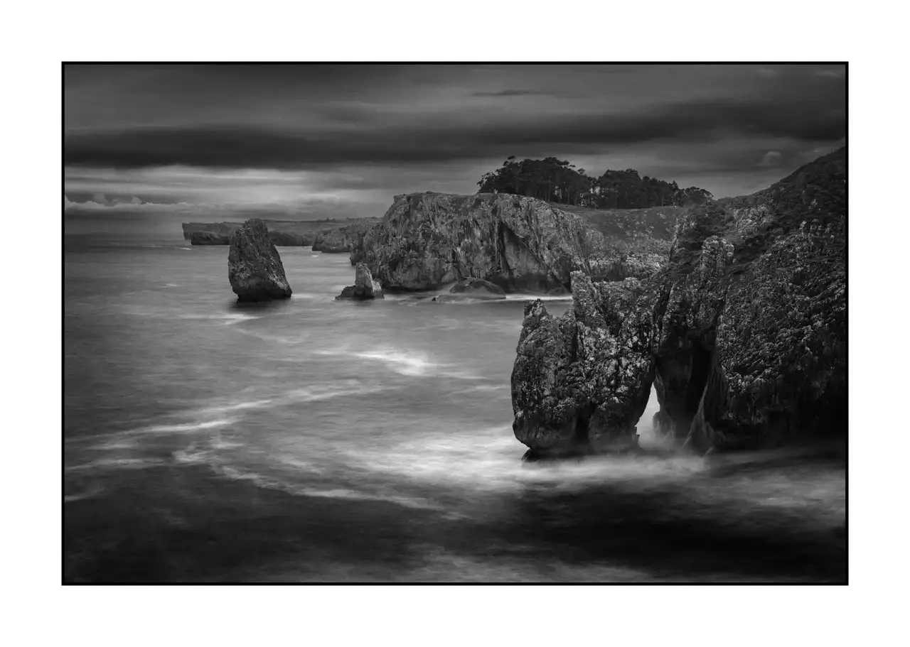 nuances-de-noirs-et-de-blancs/096-murmures-ame-atlantique/edition-limitee/en/07-atlantic-ocean-asturias-spain-2361-32B