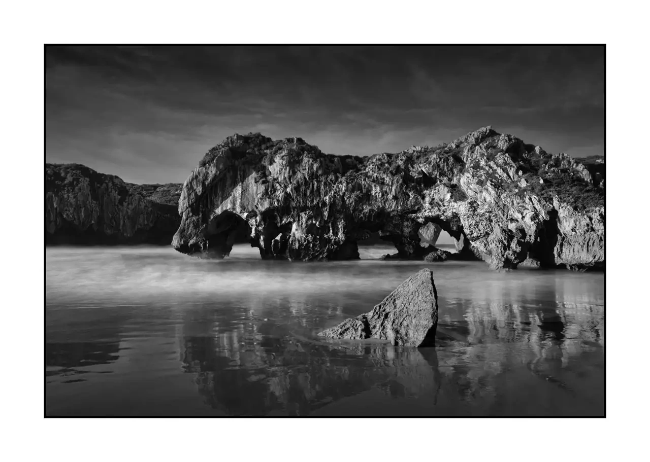 nuances-de-noirs-et-de-blancs/096-murmures-ame-atlantique/edition-limitee/en/09-atlantic-ocean-asturias-spain-2363-32B