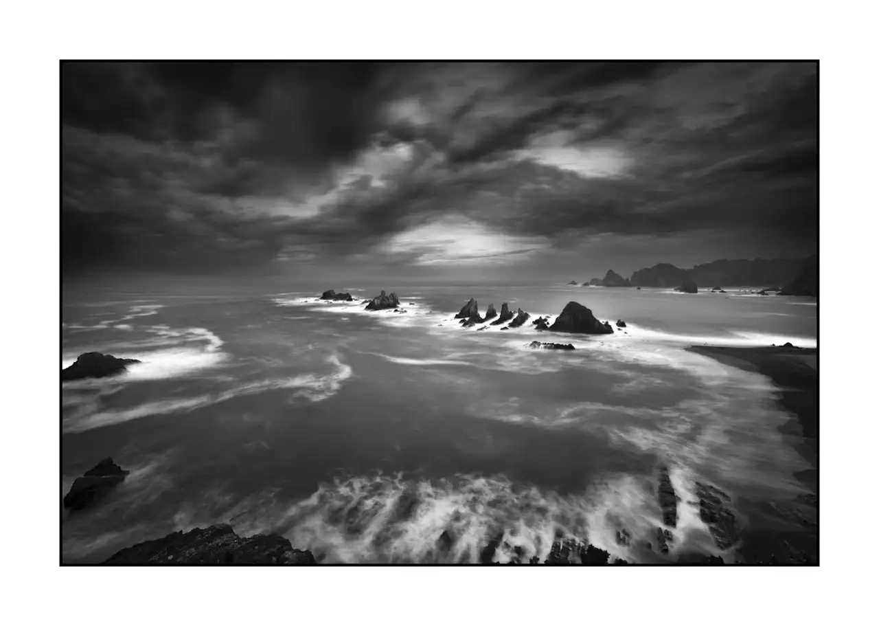 nuances-de-noirs-et-de-blancs/096-murmures-ame-atlantique/edition-limitee/fr/01-ocean-atlantique-asturies-espagne-2355-32B