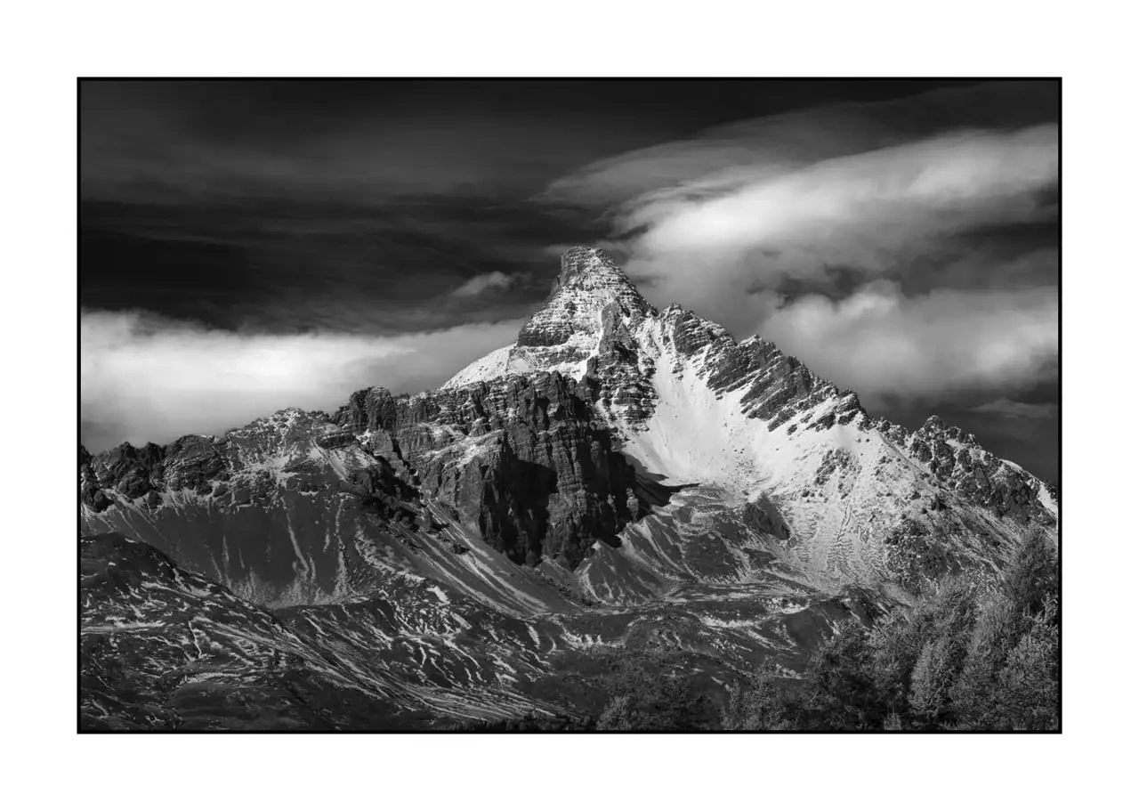 nuances-de-noirs-et-de-blancs/097-au-dela-des-limites-du-temps/edition-limitee/en/02-mountain-landscape-queyras-hautes-alpes-2368-32B