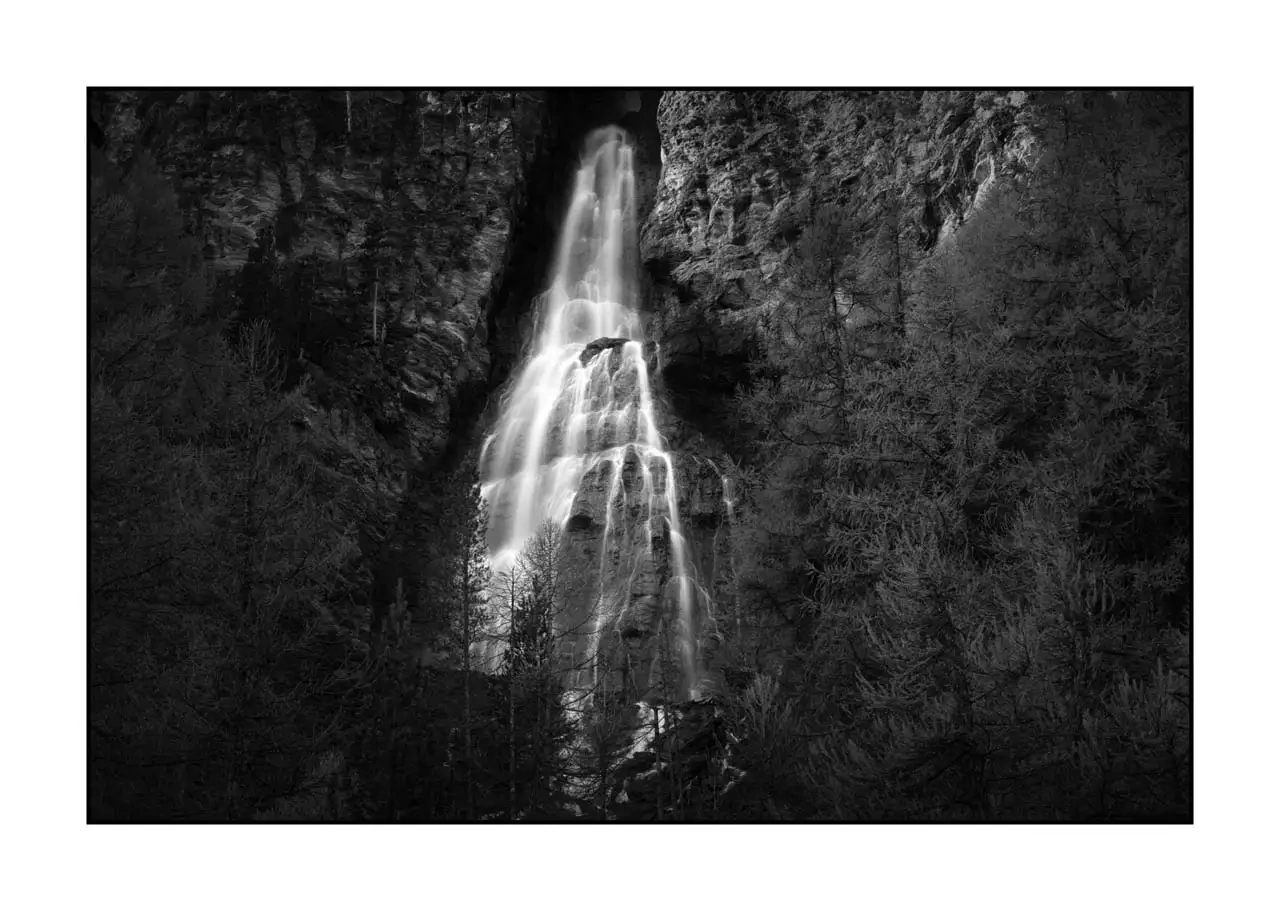 nuances-de-noirs-et-de-blancs/097-au-dela-des-limites-du-temps/edition-limitee/en/11-mountain-landscape-queyras-hautes-alpes-2377-32B