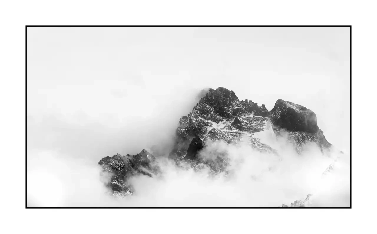 nuances-de-noirs-et-de-blancs/097-au-dela-des-limites-du-temps/edition-limitee/en/13-mountain-landscape-queyras-hautes-alpes-2379-169B