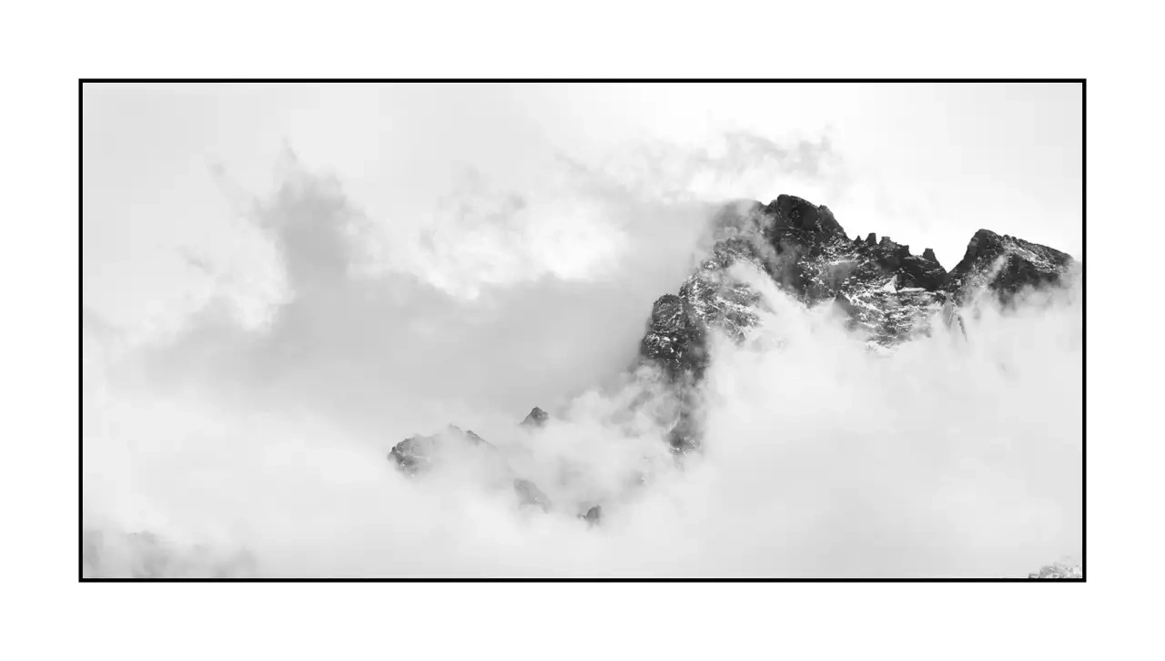nuances-de-noirs-et-de-blancs/097-au-dela-des-limites-du-temps/edition-limitee/en/14-mountain-landscape-queyras-hautes-alpes-2380-21B