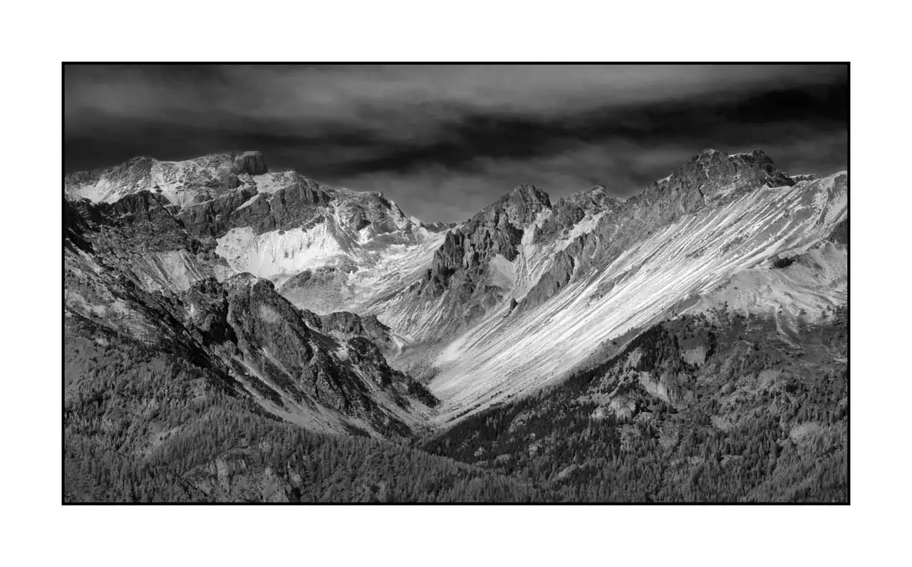 nuances-de-noirs-et-de-blancs/097-au-dela-des-limites-du-temps/edition-limitee/fr/03-paysage-montagne-queyras-hautes-alpes-2369-169B