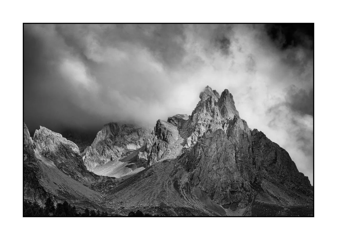 nuances-de-noirs-et-de-blancs/099-claree-noir-et-blanc/fr/03-paysage-noir-et-blanc-vallee-de-la-claree-2511-32B