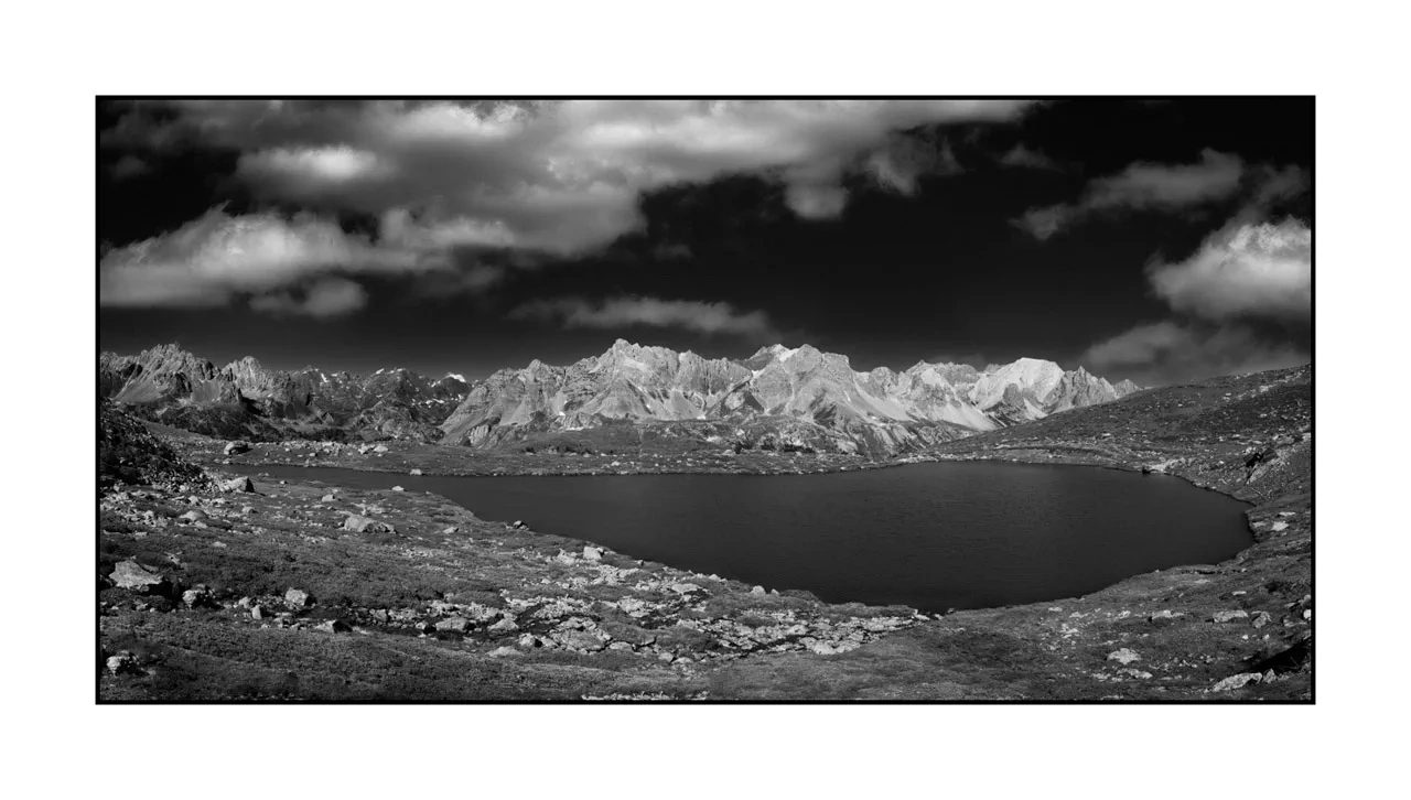 nuances-de-noirs-et-de-blancs/099-claree-noir-et-blanc/fr/04-paysage-noir-et-blanc-vallee-de-la-claree-2512-21B