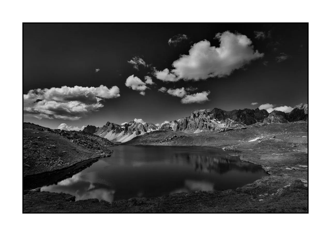 nuances-de-noirs-et-de-blancs/099-claree-noir-et-blanc/fr/05-paysage-noir-et-blanc-vallee-de-la-claree-2513-32B
