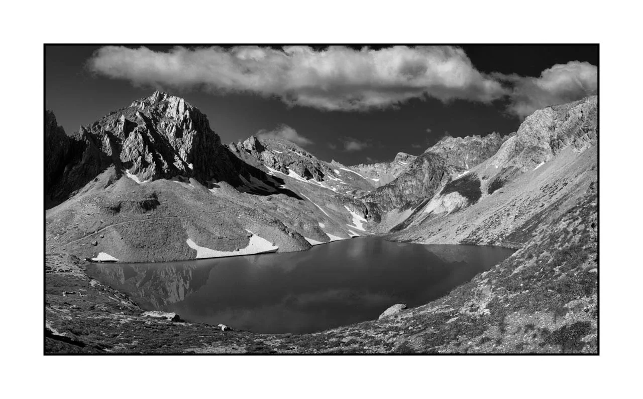 nuances-de-noirs-et-de-blancs/099-claree-noir-et-blanc/fr/07-paysage-noir-et-blanc-vallee-de-la-claree-2515-169B