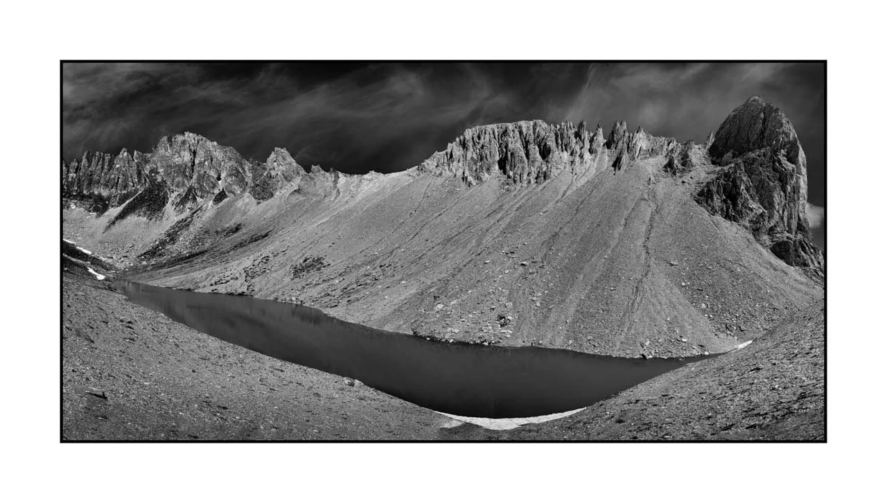 nuances-de-noirs-et-de-blancs/099-claree-noir-et-blanc/fr/08-paysage-noir-et-blanc-vallee-de-la-claree-2516-21B