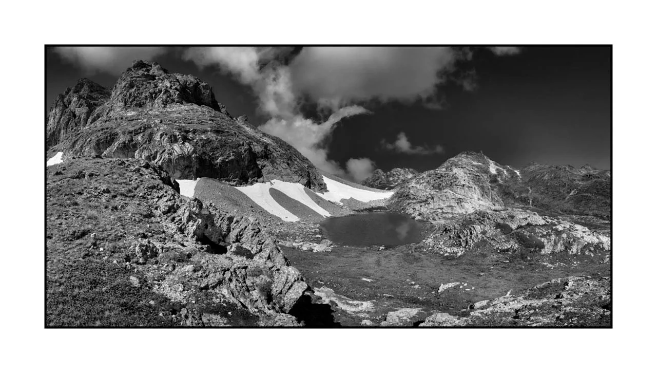 nuances-de-noirs-et-de-blancs/099-claree-noir-et-blanc/fr/09-paysage-noir-et-blanc-vallee-de-la-claree-2517-21B