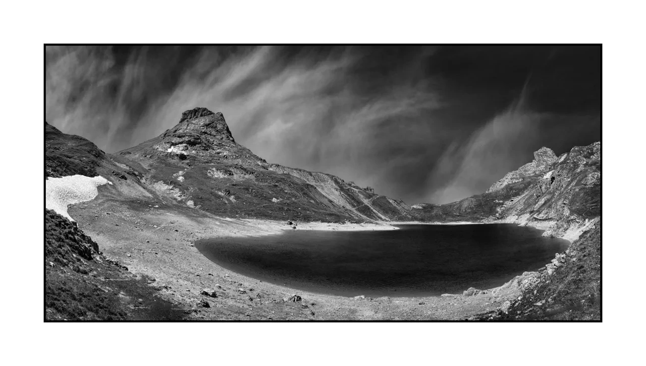 nuances-de-noirs-et-de-blancs/099-claree-noir-et-blanc/fr/10-paysage-noir-et-blanc-vallee-de-la-claree-2518-21B