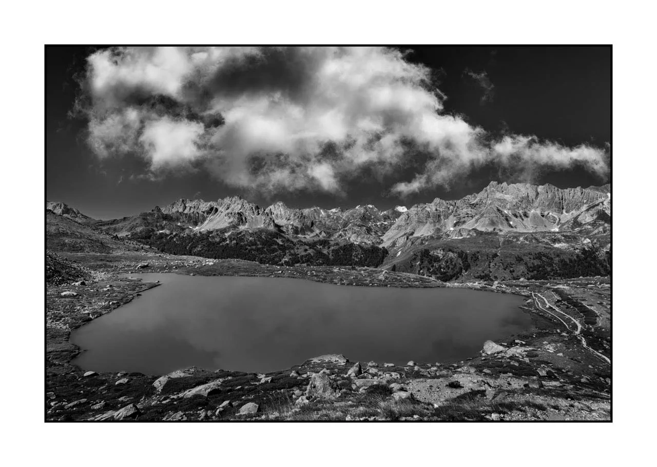 nuances-de-noirs-et-de-blancs/099-claree-noir-et-blanc/fr/11-paysage-noir-et-blanc-vallee-de-la-claree-2519-32B