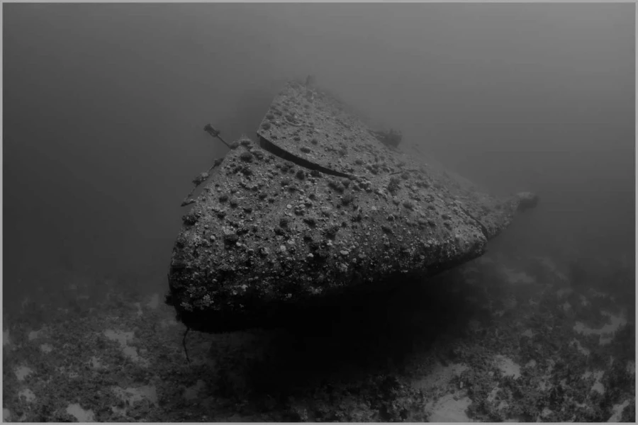 Epave du Salem Express en Mer Rouge en Egypte en noir et blanc.