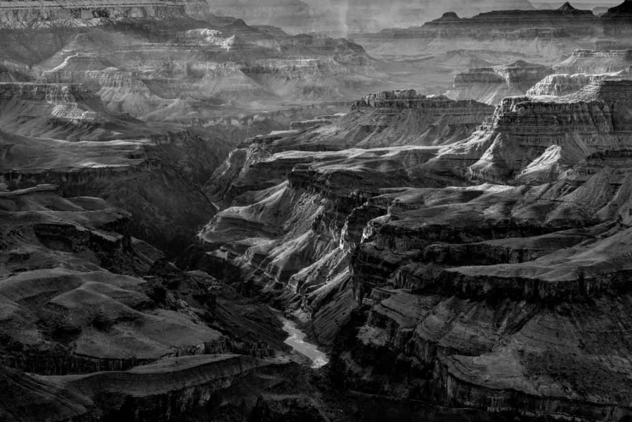 Le Grand Canyon en Arizona aux Etats-Unis en noir et blanc.
