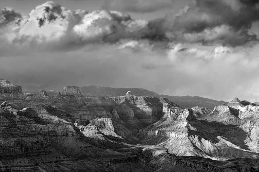 Le Grand Canyon en Arizona aux Etats-Unis en noir et blanc.