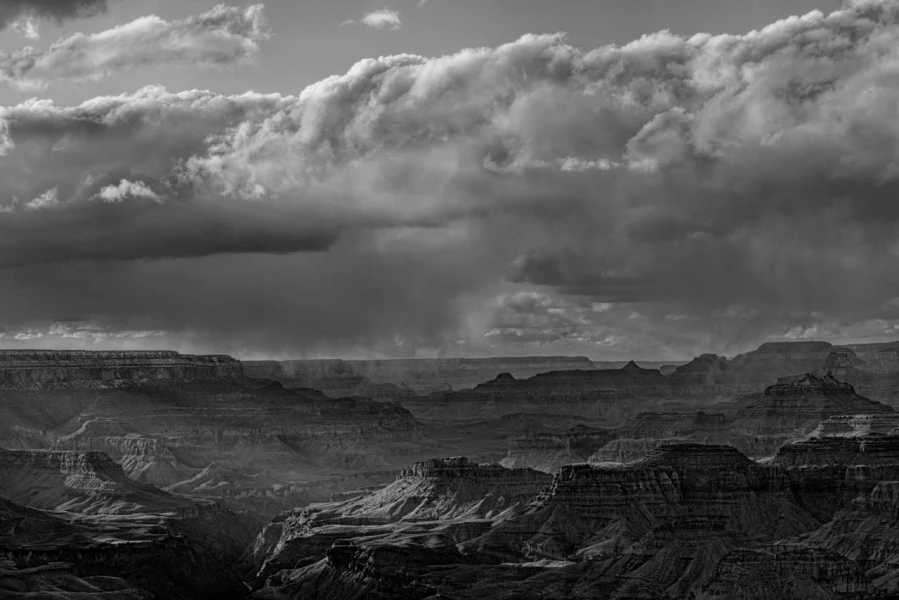 Le Grand Canyon en Arizona aux Etats-Unis en noir et blanc.