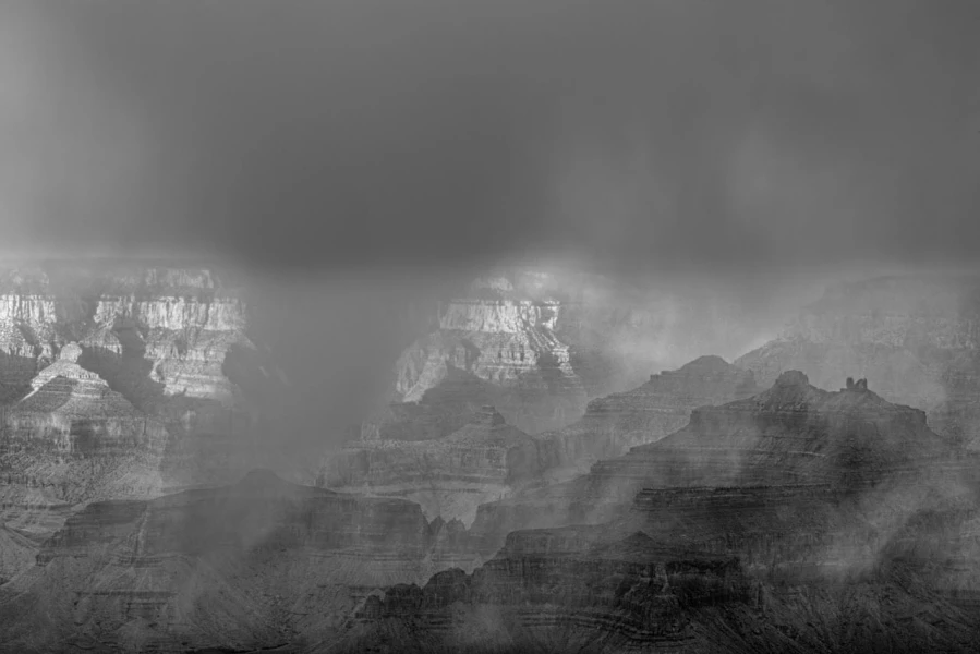Le Grand Canyon en Arizona aux Etats-Unis en noir et blanc.