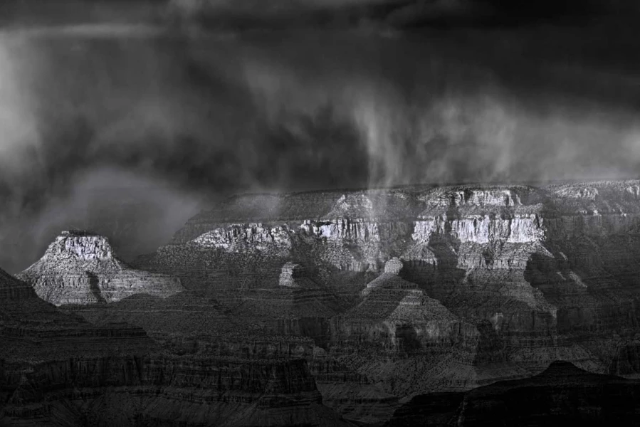 Le Grand Canyon en Arizona aux Etats-Unis en noir et blanc.