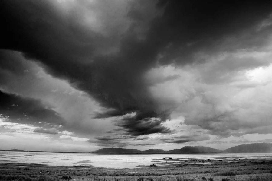 Photo de paysage en noir et blanc par  Amar Guillen, Artiste pho
