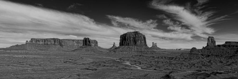 Paysage en noir et blanc de Monument Valley dans l'état de l'Ar