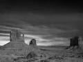 Paysage en noir et blanc de Monument Valley dans l'état de l'Ar