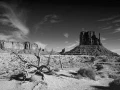Paysage en noir et blanc de Monument Valley dans l'état de l'Ar