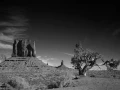 Paysage en noir et blanc de Monument Valley dans l'état de l'Ar