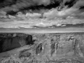 Photo du Canyon de Chelly dans l'Arizona en noir et blanc.