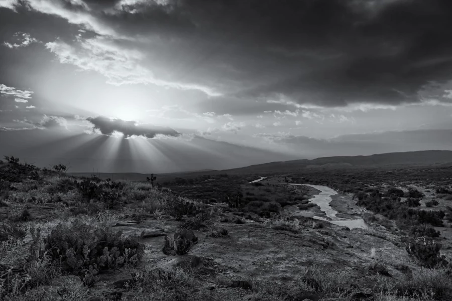 Paysage de Big Bend au Texas en noir et blanc.