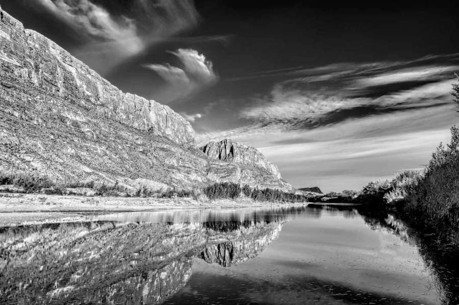 Paysage de Big Bend au Texas en noir et blanc.