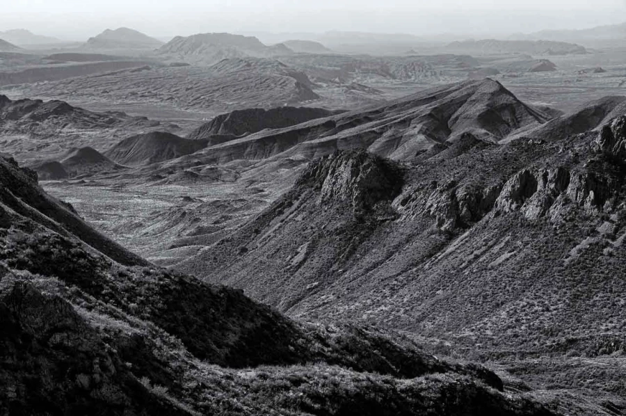 Paysage de Big Bend au Texas en noir et blanc.