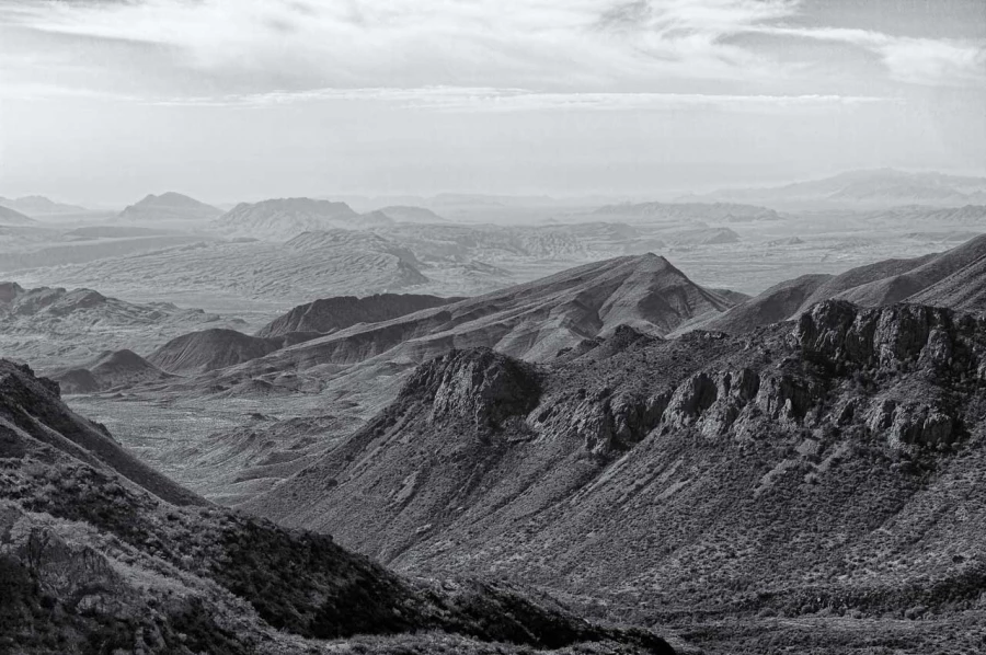 Paysage de Big Bend au Texas en noir et blanc.