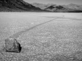 Les pierres qui bougent de Race Track Playa dans la Vallée de la Mort.