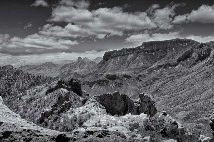 Paysage de Big Bend au Texas en noir et blanc.