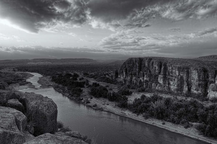 Paysage de Big Bend au Texas en noir et blanc.