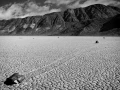 Les pierres qui bougent de Race Track Playa dans la Vallée de la Mort.