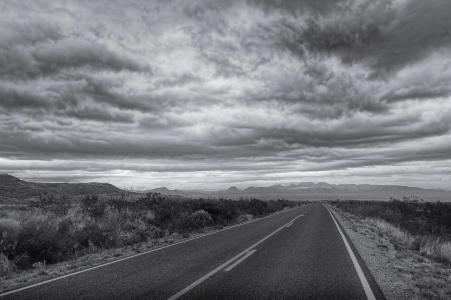 Paysage de Big Bend au Texas en noir et blanc.