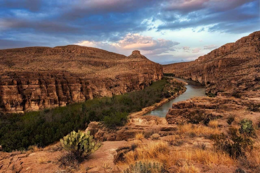 Paysage de Big Bend au Texas en couleur.