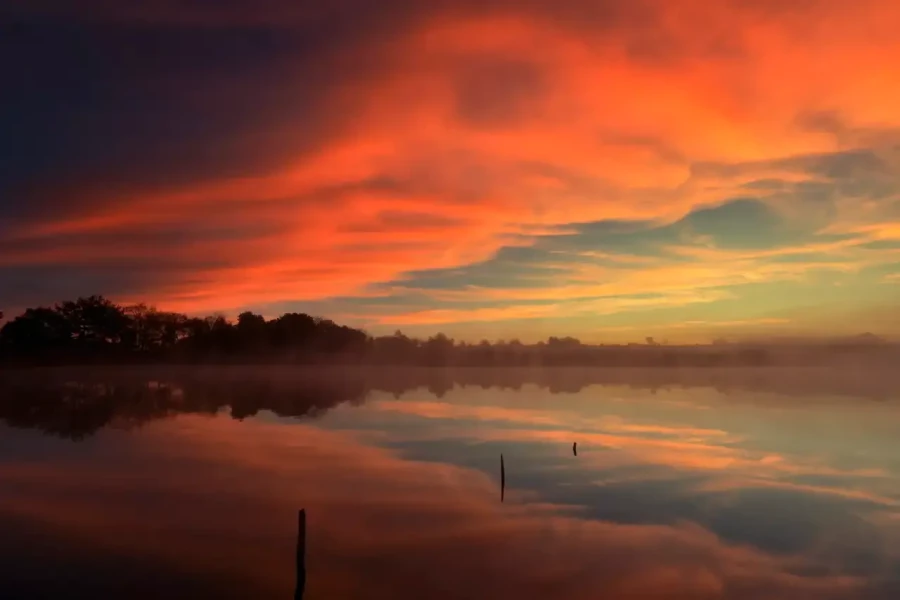 Paysage de la Haute-Saintonge en Charente-Maritime, France en couleur