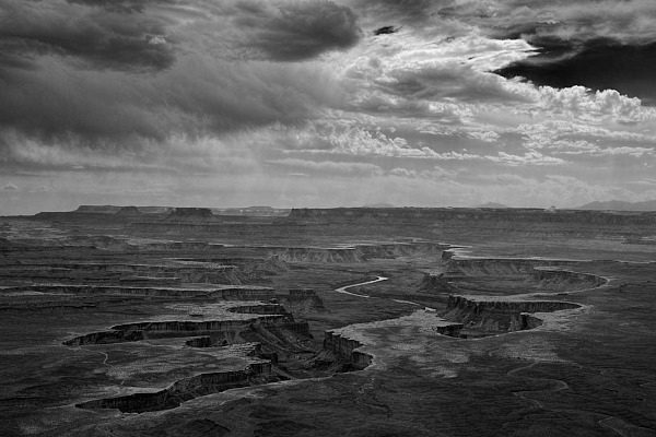 Landscape in black and white of Island in the Sky in the Canyonlands. Photograph in black and white by Amar Guillen, photographer artist.
