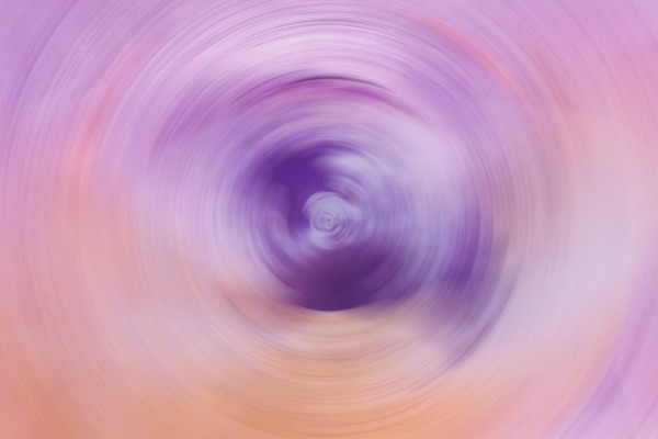 Photographie conceptuelle et abstraite évoquant la vitesse. Photographie par Amar Guillen, artiste photographe.