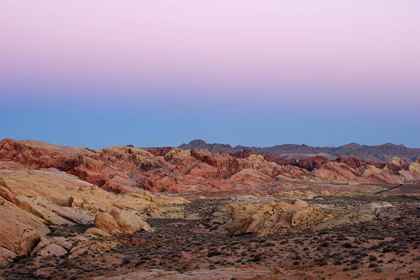 Lever de soleil sur Valley of Fire dans le Nevada.